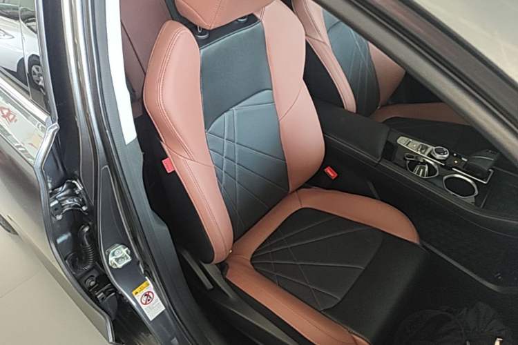 Used CHANGAN Eado 2023 Changan Edition PLUS Blue Whale NE 1.4T GDI DCT Prestige Version Right Front Seat