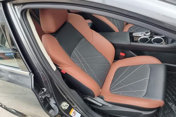 Used CHANGAN Eado 2023 Changan Edition PLUS Blue Whale NE 1.4T GDI DCT Prestige Version Right Front Seat