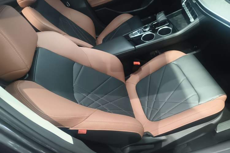 Used CHANGAN Eado 2023 Changan Edition PLUS Blue Whale NE 1.4T GDI DCT Prestige Version Right Front Seat