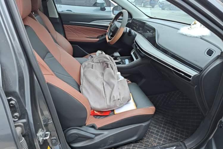 Used CHANGAN Eado 2023 Changan Edition PLUS Blue Whale NE 1.4T GDI DCT Prestige Version Right Front Seat