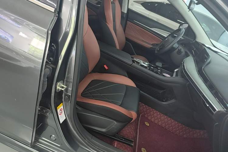 Used CHANGAN Eado 2023 Changan Edition PLUS Blue Whale NE 1.4T GDI DCT Prestige Version Right Front Seat