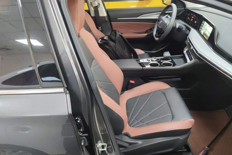 Used CHANGAN Eado 2023 Changan Edition PLUS Blue Whale NE 1.4T GDI DCT Prestige Version Right Front Seat
