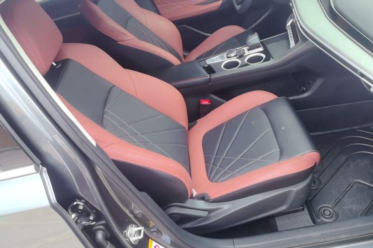Used CHANGAN Eado 2023 Changan Edition PLUS Blue Whale NE 1.4T GDI DCT Prestige Version Right Front Seat