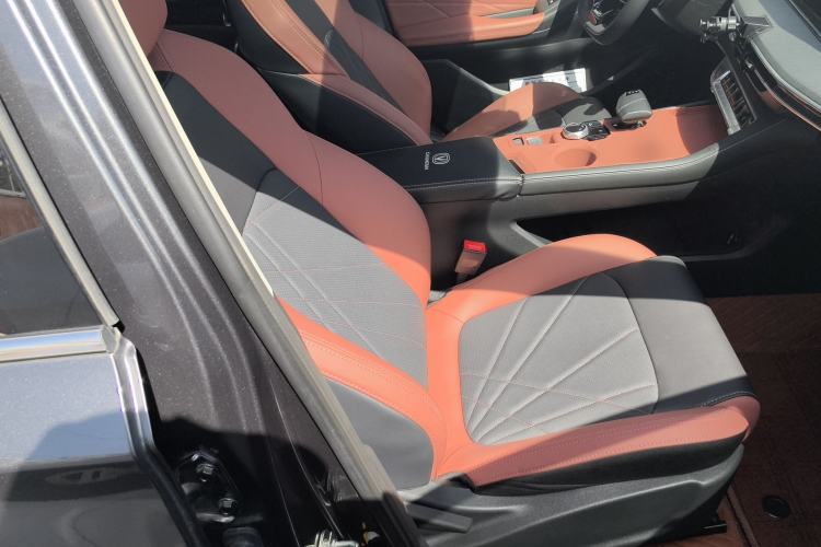 Used CHANGAN Eado 2023 Changan Edition PLUS Blue Whale NE 1.4T GDI DCT Prestige Version Right Front Seat