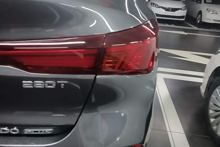 Used CHANGAN Eado 2023 Changan Edition PLUS Blue Whale NE 1.4T GDI DCT Prestige Version Right Rear Taillight