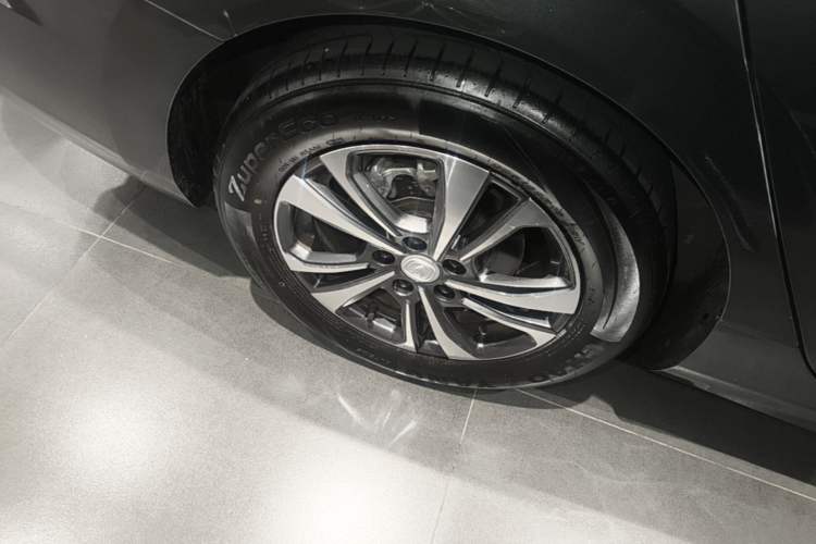 Used CHANGAN Eado 2023 Changan Edition PLUS Blue Whale NE 1.4T GDI DCT Prestige Version Right Rear Wheel Hub