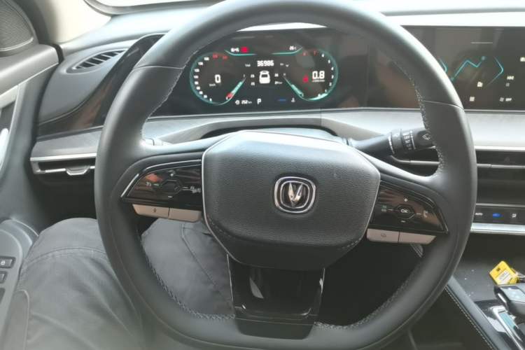 Used CHANGAN Eado 2023 Changan Edition PLUS Blue Whale NE 1.4T GDI DCT Prestige Version Steering Wheel