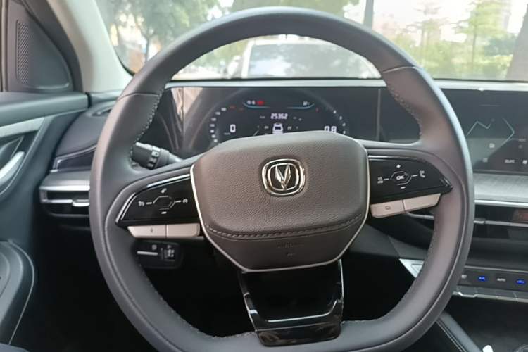Used CHANGAN Eado 2023 Changan Edition PLUS Blue Whale NE 1.4T GDI DCT Prestige Version Steering Wheel