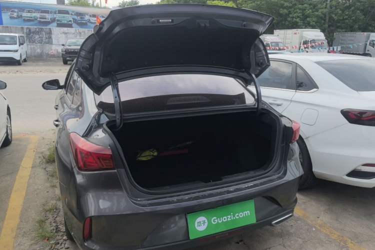 Used CHANGAN Eado 2023 Changan Edition PLUS Blue Whale NE 1.4T GDI DCT Prestige Version Trunk