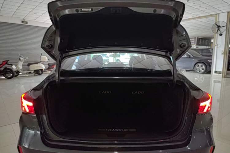 Used CHANGAN Eado 2023 Changan Edition PLUS Blue Whale NE 1.4T GDI DCT Prestige Version Trunk