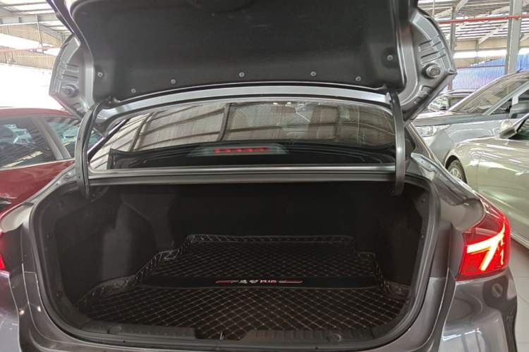 Used CHANGAN Eado 2023 Changan Edition PLUS Blue Whale NE 1.4T GDI DCT Prestige Version Trunk