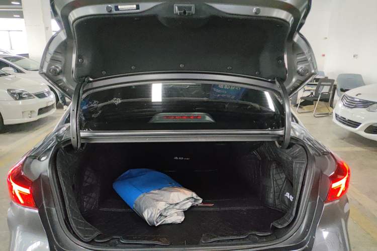 Used CHANGAN Eado 2023 Changan Edition PLUS Blue Whale NE 1.4T GDI DCT Prestige Version Trunk