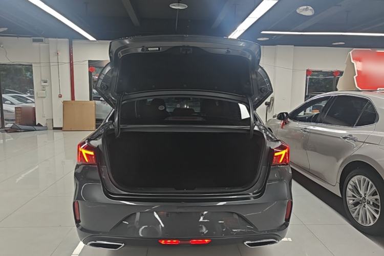 Used CHANGAN Eado 2023 Changan Edition PLUS Blue Whale NE 1.4T GDI DCT Prestige Version Trunk