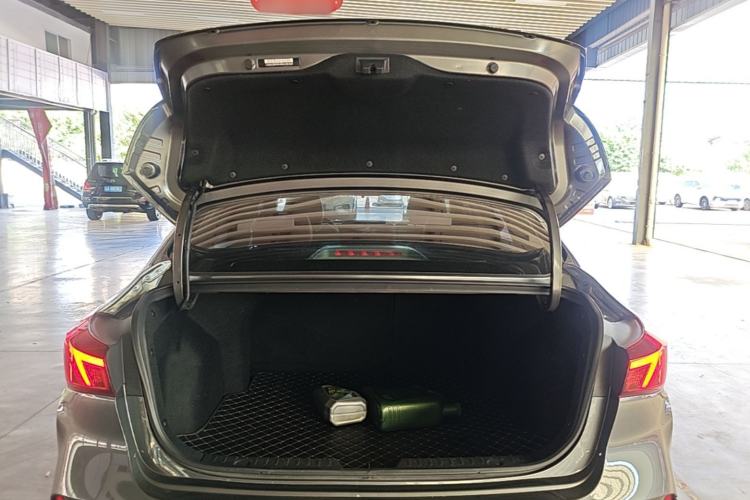 Used CHANGAN Eado 2023 Changan Edition PLUS Blue Whale NE 1.4T GDI DCT Prestige Version Trunk