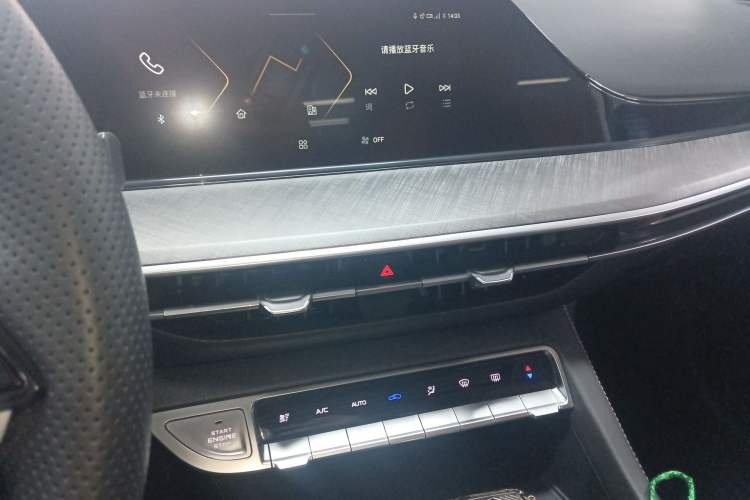 Used CHANGAN Eado 2023 Changan Edition PLUS Blue Whale NE 1.4T GDI DCT Prestige Version Audio And AC Panel