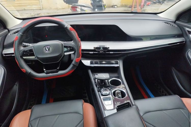 Used CHANGAN Eado 2023 Changan Edition PLUS Blue Whale NE 1.4T GDI DCT Prestige Version Center Console
