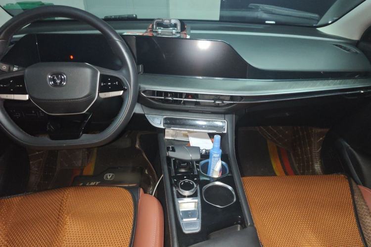 Used CHANGAN Eado 2023 Changan Edition PLUS Blue Whale NE 1.4T GDI DCT Prestige Version Center Console