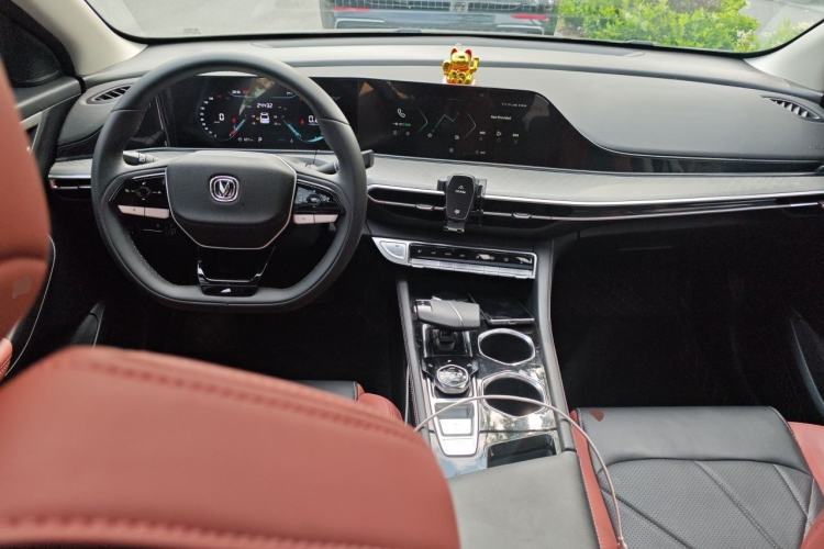 Used CHANGAN Eado 2023 Changan Edition PLUS Blue Whale NE 1.4T GDI DCT Prestige Version Center Console