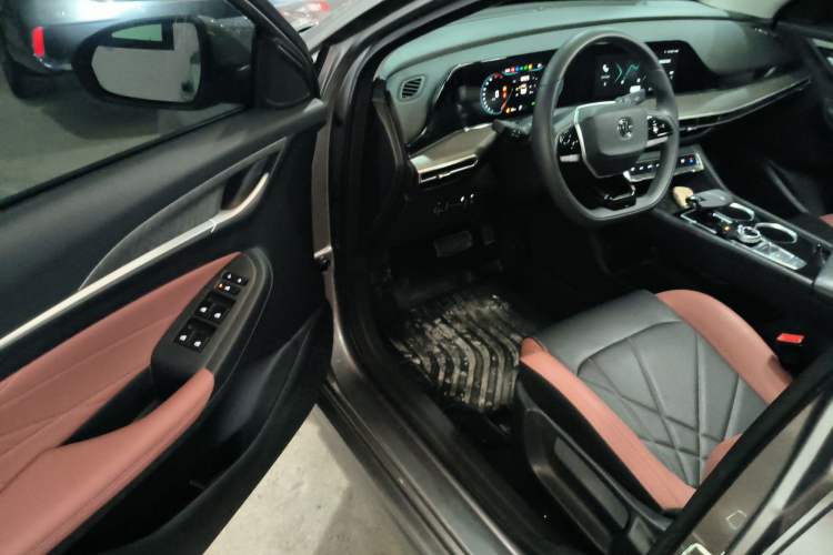 Used CHANGAN Eado 2023 Changan Edition PLUS Blue Whale NE 1.4T GDI DCT Prestige Version Driver Seat