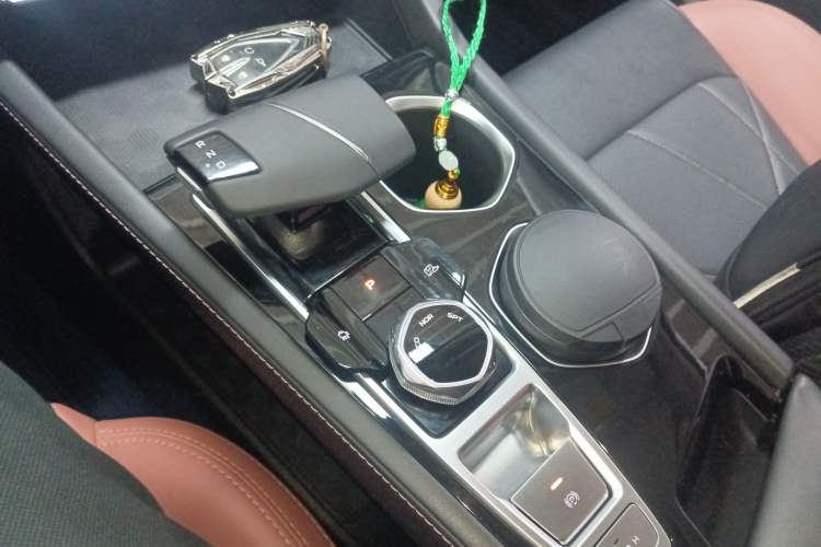 Used CHANGAN Eado 2023 Changan Edition PLUS Blue Whale NE 1.4T GDI DCT Prestige Version Gear Lever