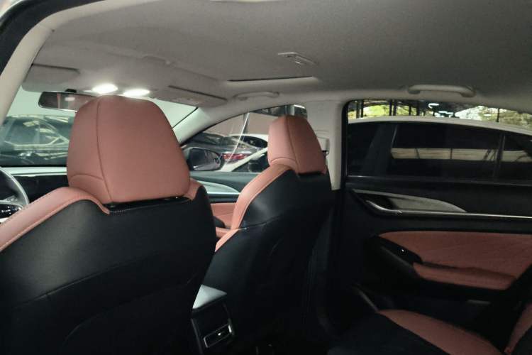 Used CHANGAN Eado 2023 Changan Edition PLUS Blue Whale NE 1.4T GDI DCT Prestige Version Headliner