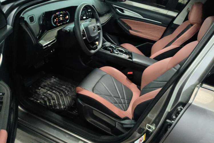 Used CHANGAN Eado 2023 Changan Edition PLUS Blue Whale NE 1.4T GDI DCT Prestige Version Left Front Seat