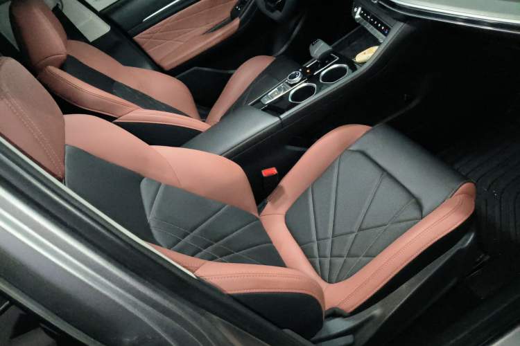 Used CHANGAN Eado 2023 Changan Edition PLUS Blue Whale NE 1.4T GDI DCT Prestige Version Right Front Seat