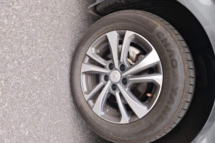 Used CHANGAN Eado 2023 Changan Edition PLUS Blue Whale NE 1.4T GDI DCT Prestige Version Right Front Wheel Hub