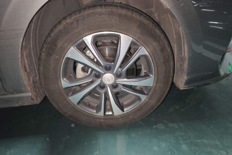 Used CHANGAN Eado 2023 Changan Edition PLUS Blue Whale NE 1.4T GDI DCT Prestige Version Right Front Wheel Hub