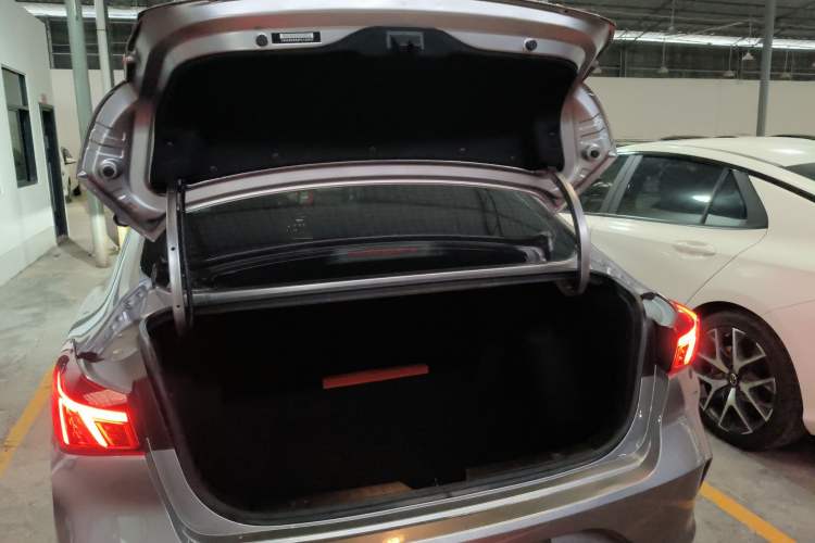 Used CHANGAN Eado 2023 Changan Edition PLUS Blue Whale NE 1.4T GDI DCT Prestige Version Trunk