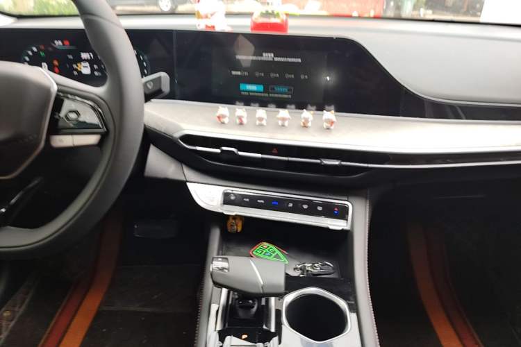 Used CHANGAN Eado 2023 Changan Edition PLUS Blue Whale NE 1.4T GDI DCT Prestige Version Audio And AC Panel
