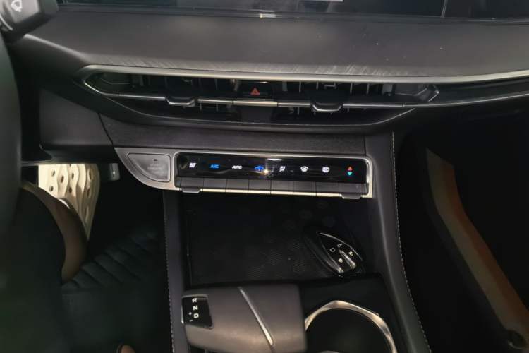 Used CHANGAN Eado 2023 Changan Edition PLUS Blue Whale NE 1.4T GDI DCT Prestige Version Audio And AC Panel