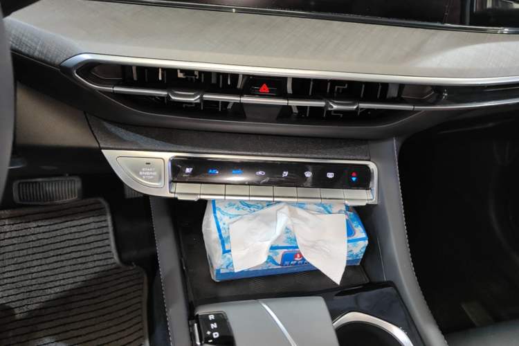 Used CHANGAN Eado 2023 Changan Edition PLUS Blue Whale NE 1.4T GDI DCT Prestige Version Audio And AC Panel