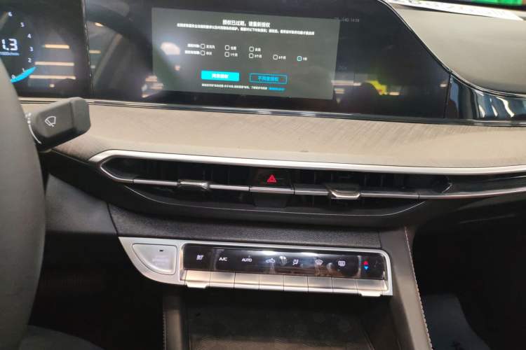 Used CHANGAN Eado 2023 Changan Edition PLUS Blue Whale NE 1.4T GDI DCT Prestige Version Audio And AC Panel
