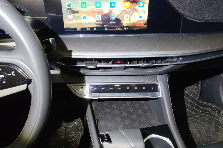 Used CHANGAN Eado 2023 Changan Edition PLUS Blue Whale NE 1.4T GDI DCT Prestige Version Audio And AC Panel