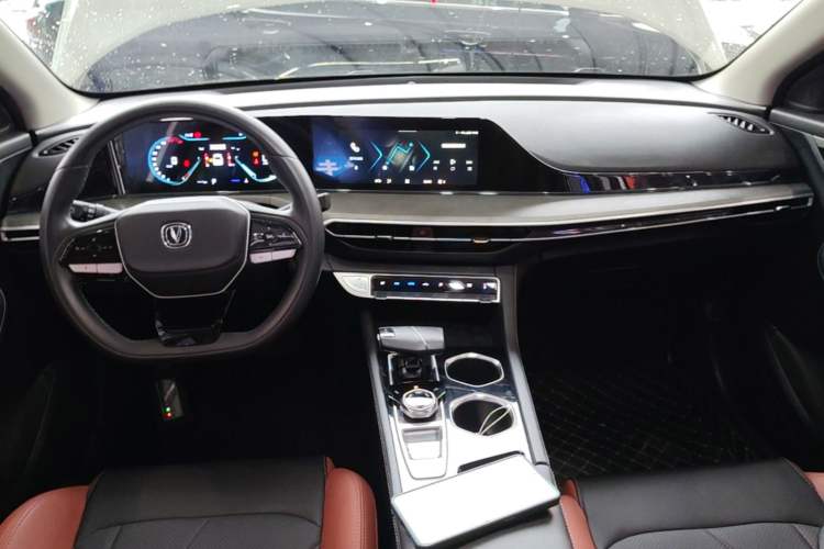 Used CHANGAN Eado 2023 Changan Edition PLUS Blue Whale NE 1.4T GDI DCT Prestige Version Center Console