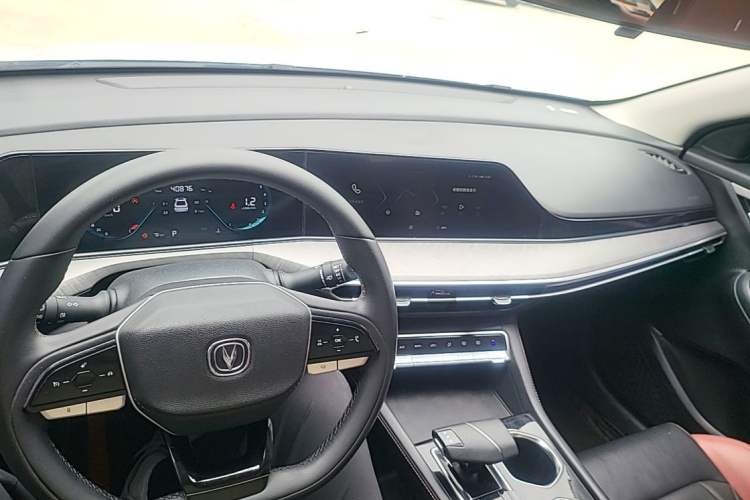 Used CHANGAN Eado 2023 Changan Edition PLUS Blue Whale NE 1.4T GDI DCT Prestige Version Center Console
