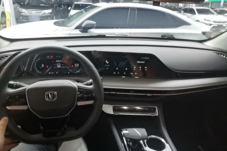 Used CHANGAN Eado 2023 Changan Edition PLUS Blue Whale NE 1.4T GDI DCT Prestige Version Center Console
