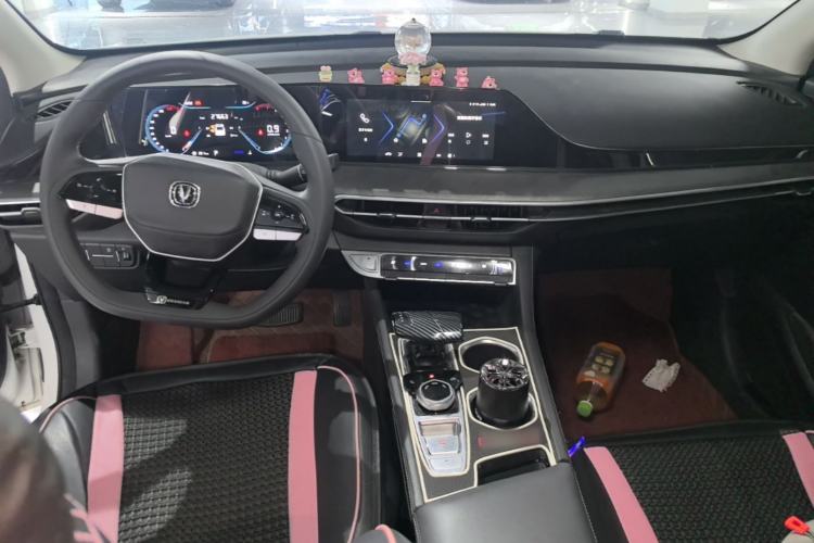 Used CHANGAN Eado 2023 Changan Edition PLUS Blue Whale NE 1.4T GDI DCT Prestige Version Center Console