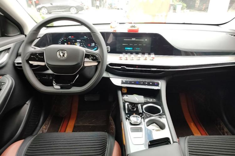 Used CHANGAN Eado 2023 Changan Edition PLUS Blue Whale NE 1.4T GDI DCT Prestige Version Center Console