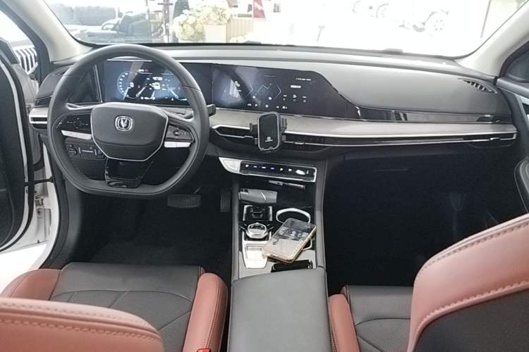 Used CHANGAN Eado 2023 Changan Edition PLUS Blue Whale NE 1.4T GDI DCT Prestige Version Center Console