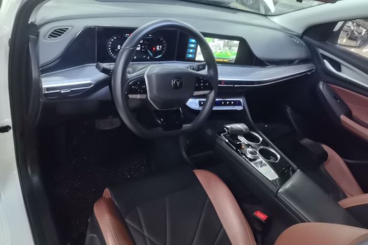 Used CHANGAN Eado 2023 Changan Edition PLUS Blue Whale NE 1.4T GDI DCT Prestige Version Center Console