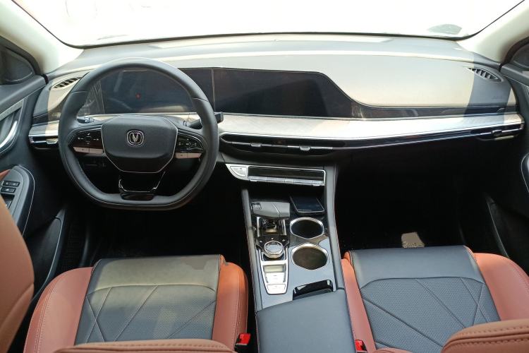 Used CHANGAN Eado 2023 Changan Edition PLUS Blue Whale NE 1.4T GDI DCT Prestige Version Center Console