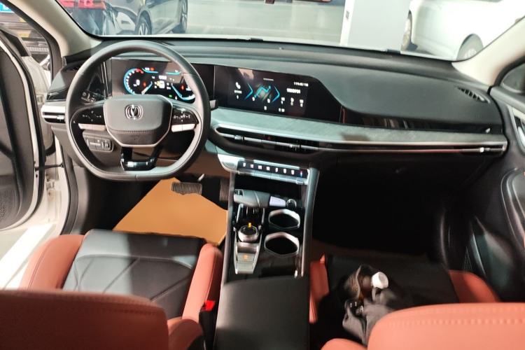 Used CHANGAN Eado 2023 Changan Edition PLUS Blue Whale NE 1.4T GDI DCT Prestige Version Center Console