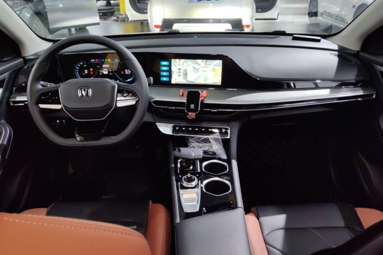 Used CHANGAN Eado 2023 Changan Edition PLUS Blue Whale NE 1.4T GDI DCT Prestige Version Center Console