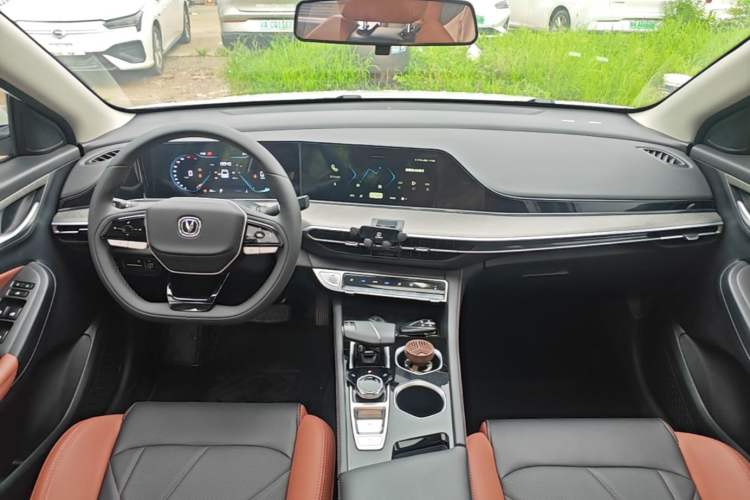 Used CHANGAN Eado 2023 Changan Edition PLUS Blue Whale NE 1.4T GDI DCT Prestige Version Center Console