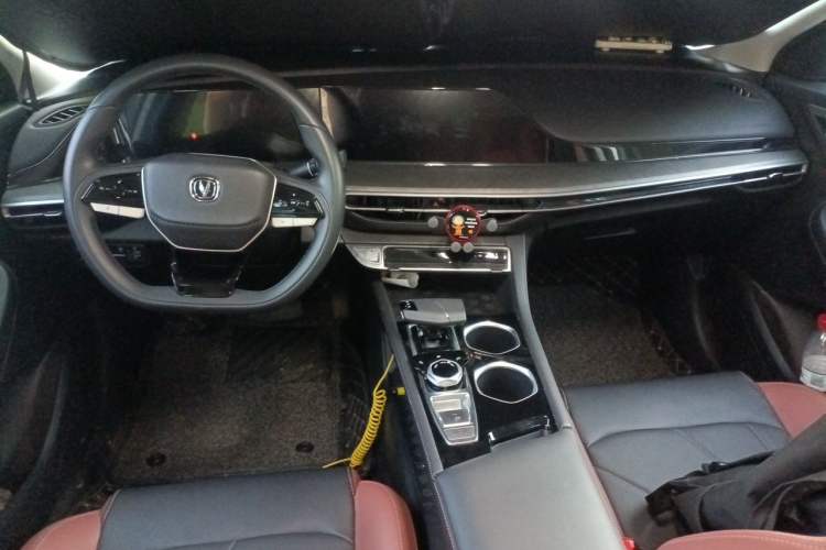 Used CHANGAN Eado 2023 Changan Edition PLUS Blue Whale NE 1.4T GDI DCT Prestige Version Center Console