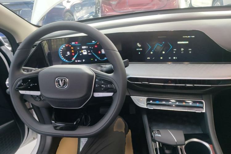 Used CHANGAN Eado 2023 Changan Edition PLUS Blue Whale NE 1.4T GDI DCT Prestige Version Center Console