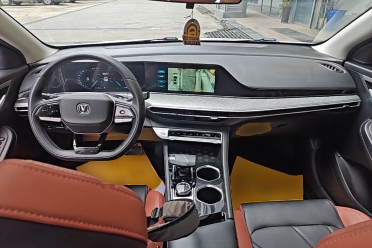 Used CHANGAN Eado 2023 Changan Edition PLUS Blue Whale NE 1.4T GDI DCT Prestige Version Center Console
