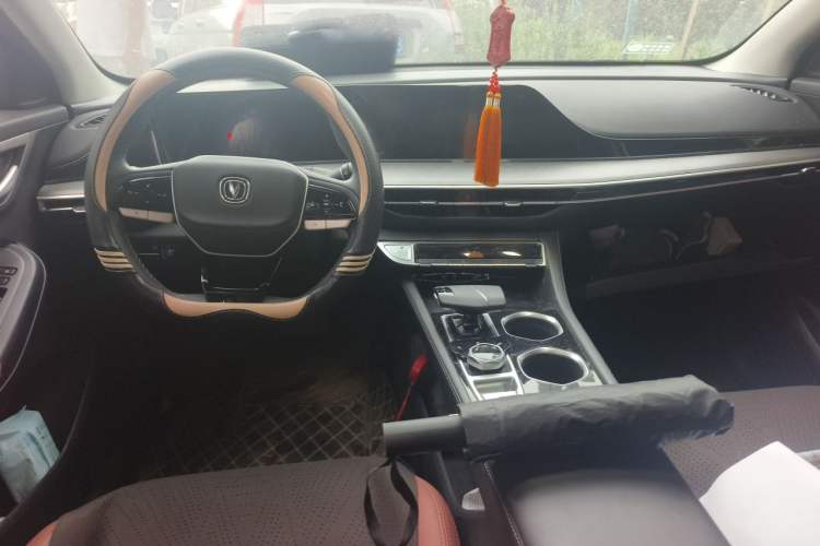 Used CHANGAN Eado 2023 Changan Edition PLUS Blue Whale NE 1.4T GDI DCT Prestige Version Center Console